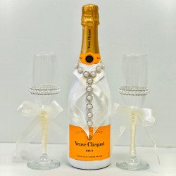 Pearl Edition Veuve Clicquot Champagne And Flutes Gift Set Pearl Edition Veuve Clicquot Champagne And Flutes Gift Set