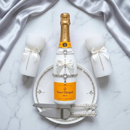 The Signature Veuve Clicquot Champagne Wedding Gift Set The Signature Veuve Clicquot Champagne Wedding Gift Set